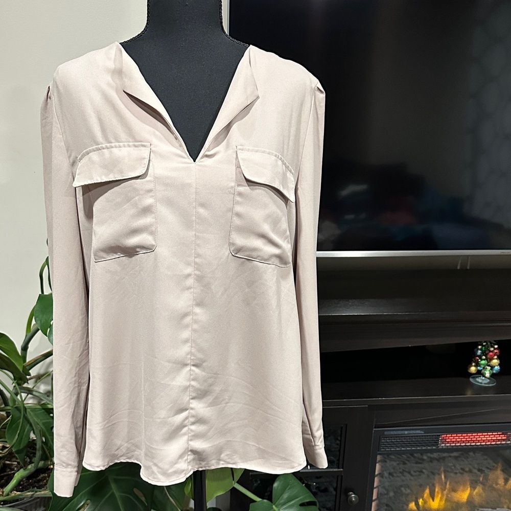 *JONES NEW YORK* Light Tan Long Sleeve V-Neck Blouse Size Large